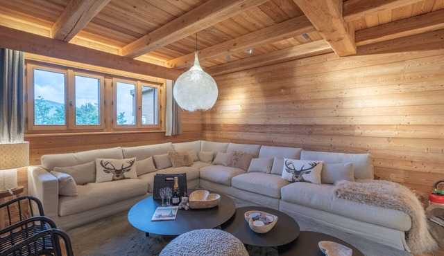 Ski-in ski-out chalet with jacuzzi and sauna