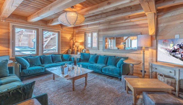 Ski-in Ski-out Chalet with Spa, Pets Allowed, Parking