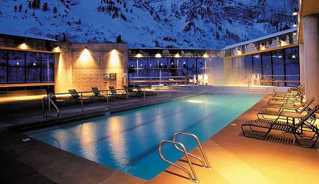 SKI-IN/SKI-OUT CLIFF CLUB + PREMIUM AMENITIES, 2-BEDROOM SUITE