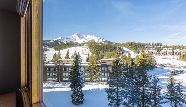 Ski-in/ski-out condo with hot tub, pool, gym, & fantastic mountain views