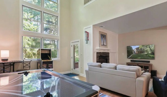 Ski in-Ski out ‘Deer'lightful Mountain Retreat