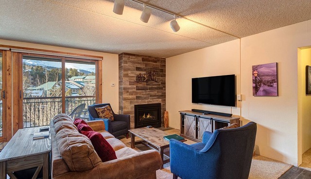Ski-In/ski-Out Downtown Breckenridge Condo, Hot Tubs, Mountain Views!