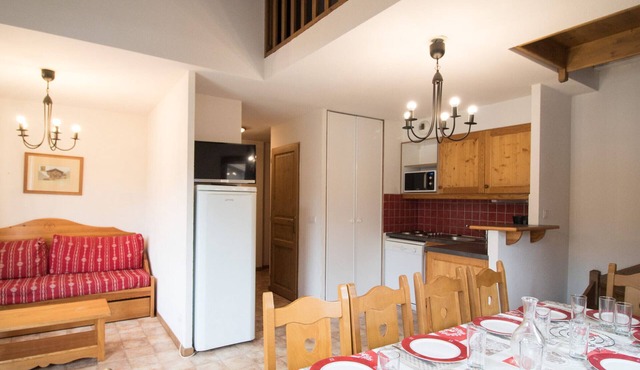 Ski-in/Ski-out Duplex for 10 with Balcony and Parking