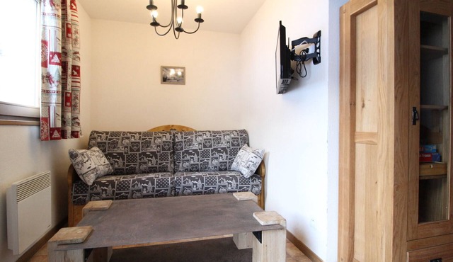 Ski-In/Ski-Out Duplex for 10 with Balcony, Parking, and WiFi in Val-Cenis