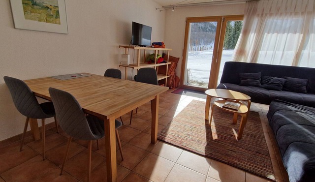 Ski-in, ski-out flat with terrace in house Snowfun A