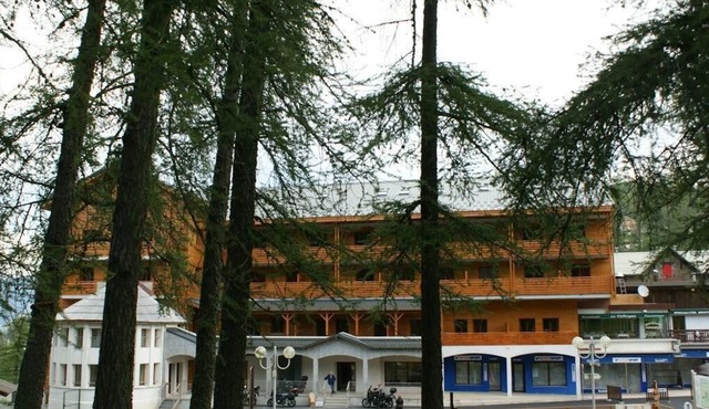 Ski-in/ski-out & foot of the slopes, view mountain, terrace, tv, ski locker, 35-45m²