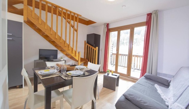 Ski-in/ski-out & foot of the slopes, swimming pool, balcony, 35m², Les Orres