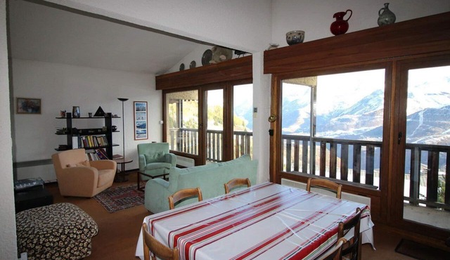 Ski-in/ski-out & foot of the slopes, 2nd floor, view panoramic, balcony, tv, ski locker, 55m²