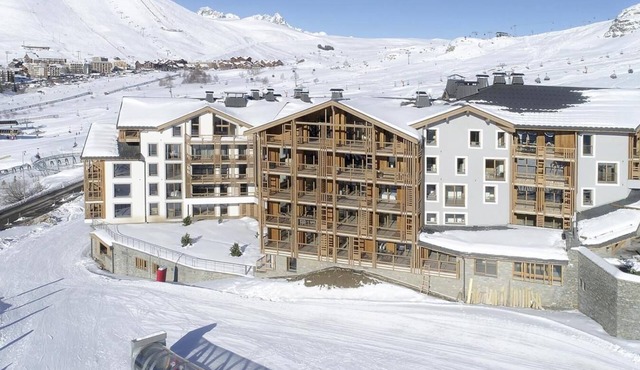 Ski-in/ski-out & foot of the slopes, 3rd floor, swimming pool, balcony, fireplace or stove, parking