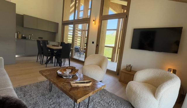 Ski-in/ski-out & foot of the slopes, view open/ski slopes, swimming pool, balcony, parking, tv