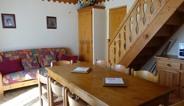 Ski-in/Ski-out Duplex, 8 Guests, Balcony, Near Hiking, Parking Included