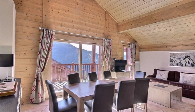 Ski-in ski-out apartment for 6 near Vallandry center, pets allowed