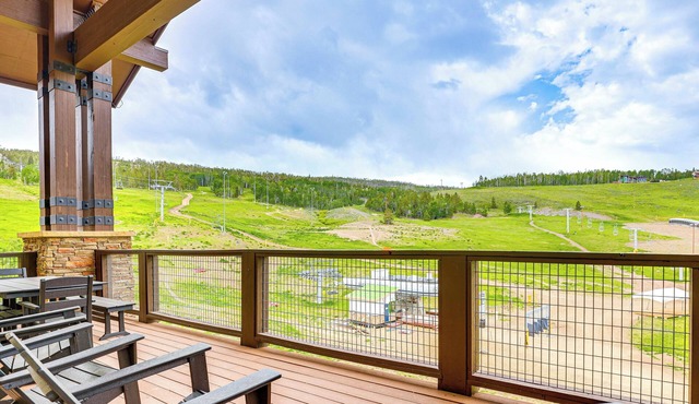 Ski-In/Ski-Out Granby Penthouse w/Mountain Views!