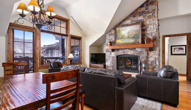 Ski In/Ski Out! *High end LUXURY Penthouse* Two HUGE Master Suites!