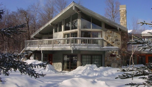 Ski in Ski out Home Located across the street from the Lower Wanderer Trail