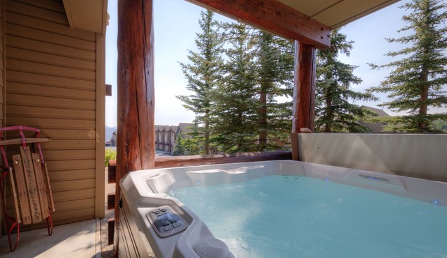 Ski-in/ski-out home w/great views & hot tub in Moonlight Basin - Saddle Ridge - Timber Wolf Chalet