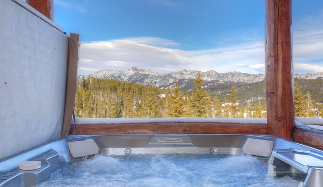 Ski-in/ski-out home w/private hot tub in Moonlight Basin - Saddle Ridge - Montana Mountain Chalet