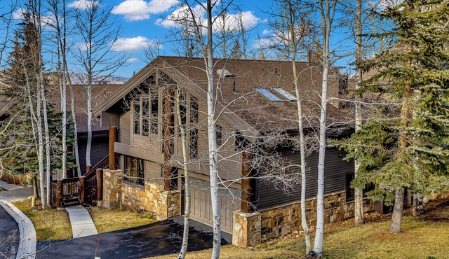 Ski-in/Ski-out in the heart of Silver Lake! Spacious with lovely mountain views!