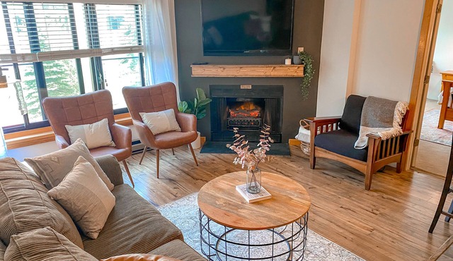 Ski In Ski out/Indoor & Outdoor Pools & Hot tubs/Luxury condo