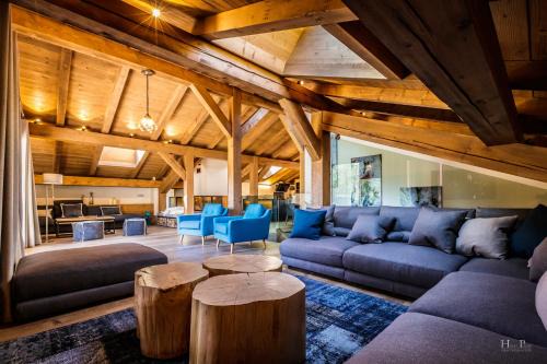 Ski in ski out Le Moulin charming duplex just 50 m from Princesse gondola Megève