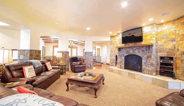 Ski-In Ski-Out Luxurious Mountain Estate 298