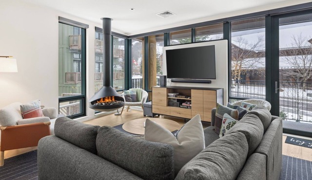 Ski-In/Ski-Out Luxury Treehouse | Spruce Peak 3BR + Bonus Room Retreat