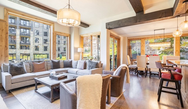 Ski-in/Ski-out, Luxury Amenities, Workout Rooms - Steps from the Slopes!