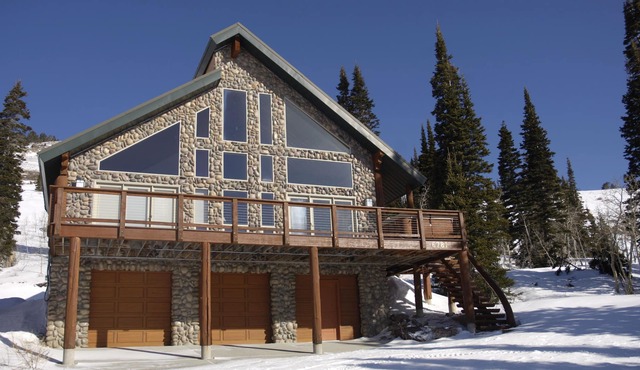 Ski in/ski out mountaintop home with stunning views, sleeps 16!