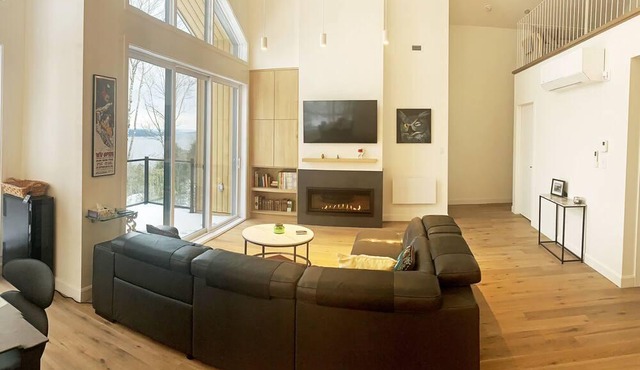 Ski-In/Ski-Out. Owl's Head New Penthouse - View on Mountain & Lake