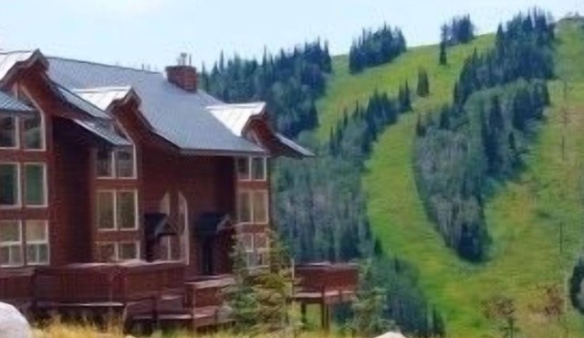 Ski in ski out powder mountain resort center 4 bedrooms plus loft sleeps 12.