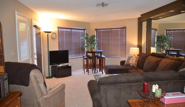 Ski in Ski Out, Seven Springs, 1 BR, 1 Bath, Balcony, on Slopes, Clean.