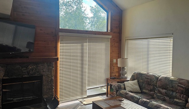 SKI IN - SKI OUT@ SEVEN SPRINGS FRESH TRACKS, MOUNTAIN TOP HOLIDAY GETAWAY!