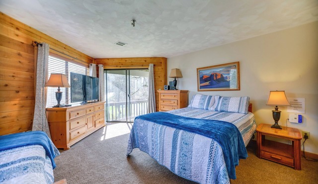 Ski-In/Ski-Out Seven Springs Mtn Suite w/Shuttle!