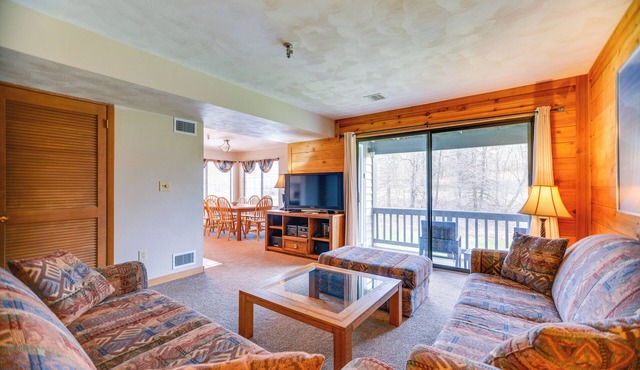 Ski-In/Ski-Out Seven Springs Mtn Condo w/Shuttle!