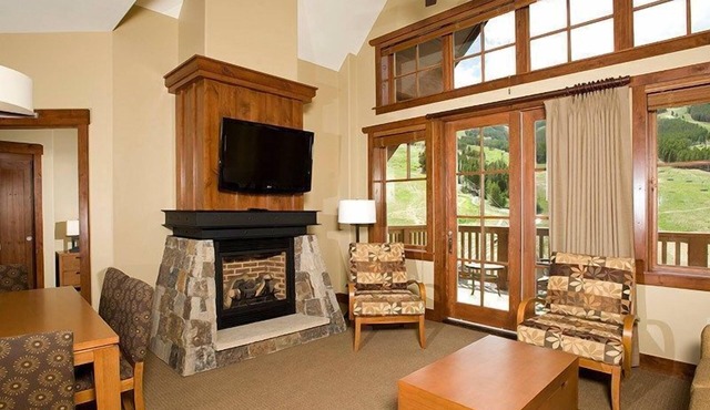 Ski-in/Ski-out Studio + Kitchen, Fireplace