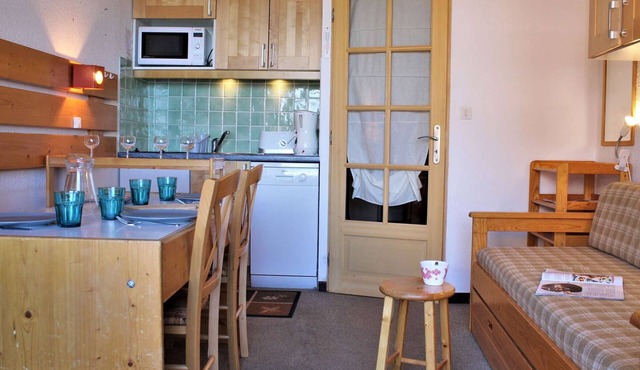 Ski-In/Ski-Out Studio, 4 Sleeps, Pet Friendly, Ski Locker, Risoul 1850