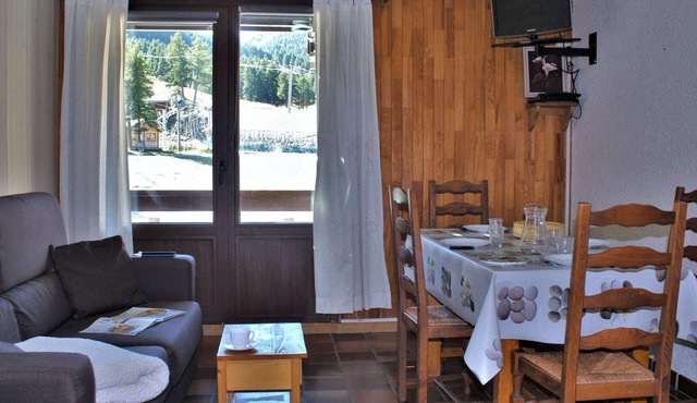 Ski-In/Ski-Out Studio - Sleeps 4 - Snowfront Area - Risoul 1850