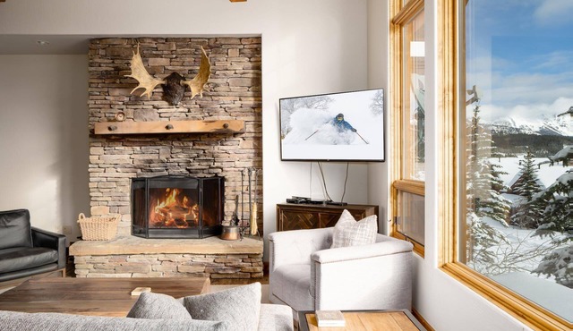 Ski-in/Ski-out Suite with Private Hot Tub! Mountain Views!