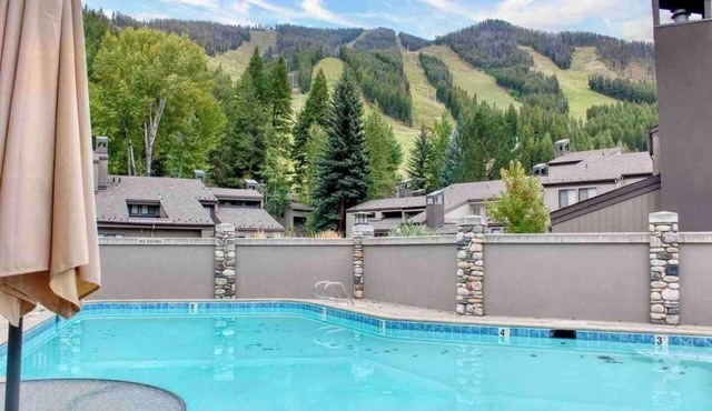 Ski-in/Ski-out to Baldy + Outdoor Pool