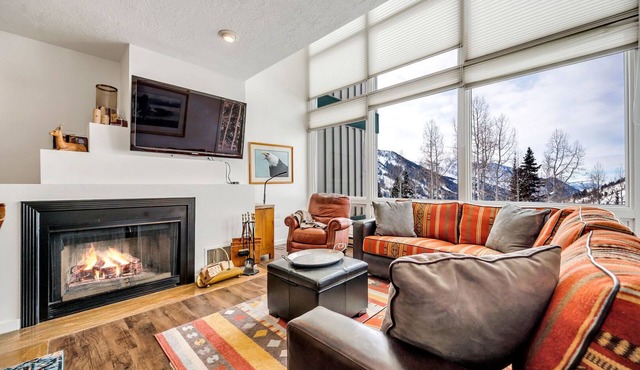 Ski in/Ski Out to Snowbird in Charming Condominium with Open Loft and Fireplace