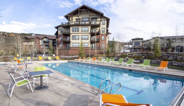 Ski In/Ski Out Top Floor with Views and Amenities- Heated Parking Garage