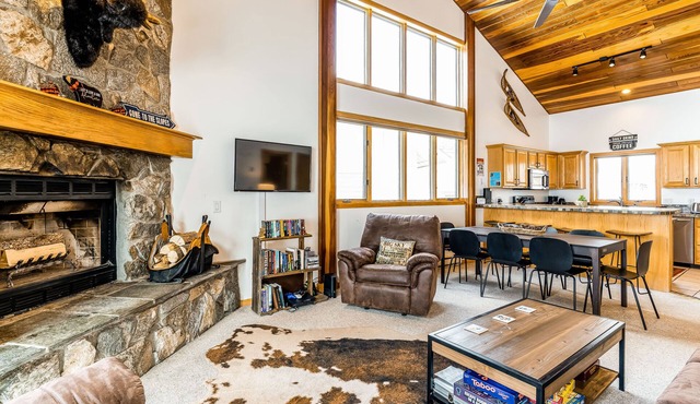 Ski-in/ski-out townhome steps from Bear Back lift w/free WiFi & wood fireplace