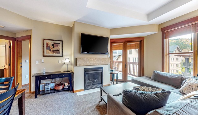 Ski-In/Ski-Out Modern Condo with Shared Hot Tub & Sauna - Views of the Village