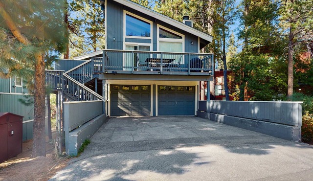Ski-in-ski-out mountain view home with hot tub - hiking & activities nearby