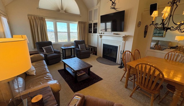 Ski In/Ski Out Winterplace 2BR+Loft W/Fireplace, Hot Tub and Pool Access
