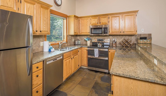 Ski In/Ski Out, Wood Burning Fireplace, Great Location