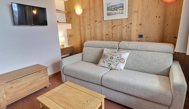 Ski-in studio, pets allowed, sleeps 4