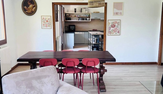 Ski in Winter, Hike in Summer - Spacious apartment with mountain balcony