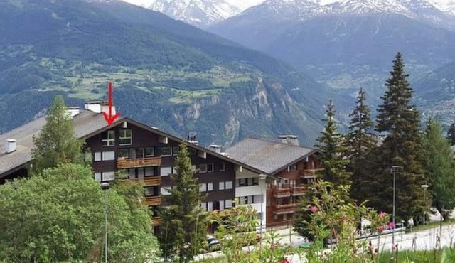 Ski-in Wohnung in Anzere mit Parkplatz by Interhome