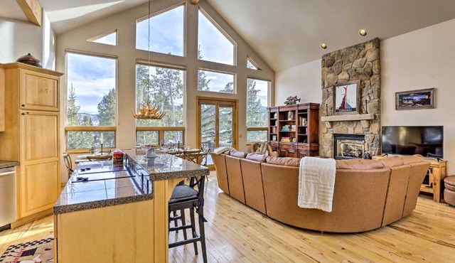 Ski-InandOut Breckenridge Gem with Hot Tub!